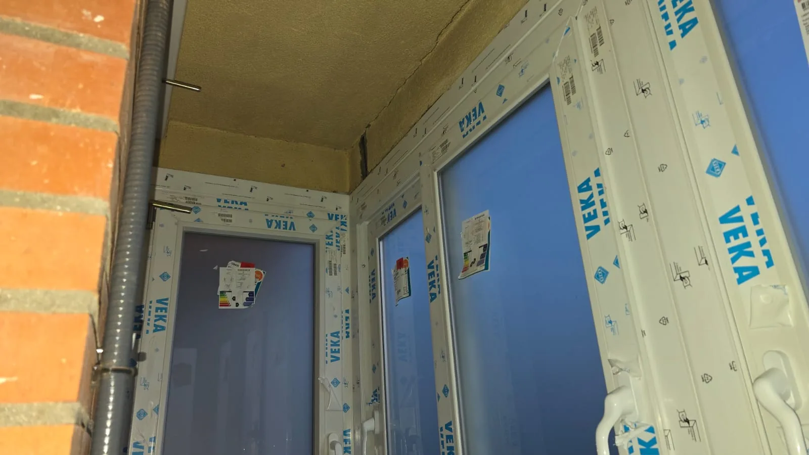 Instalación de ventanas de PVC y aluminio de alta eficiencia térmica - v 19